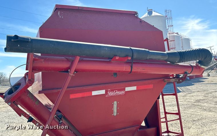 image for item OJ9652 Feed Train 600A grain cart