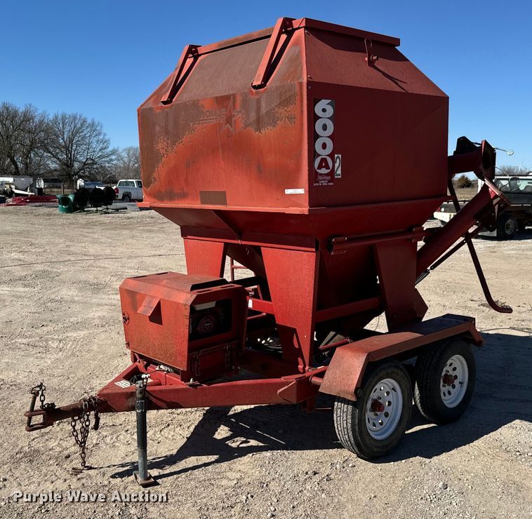 image for item OJ9653 Feed Train 600A grain cart