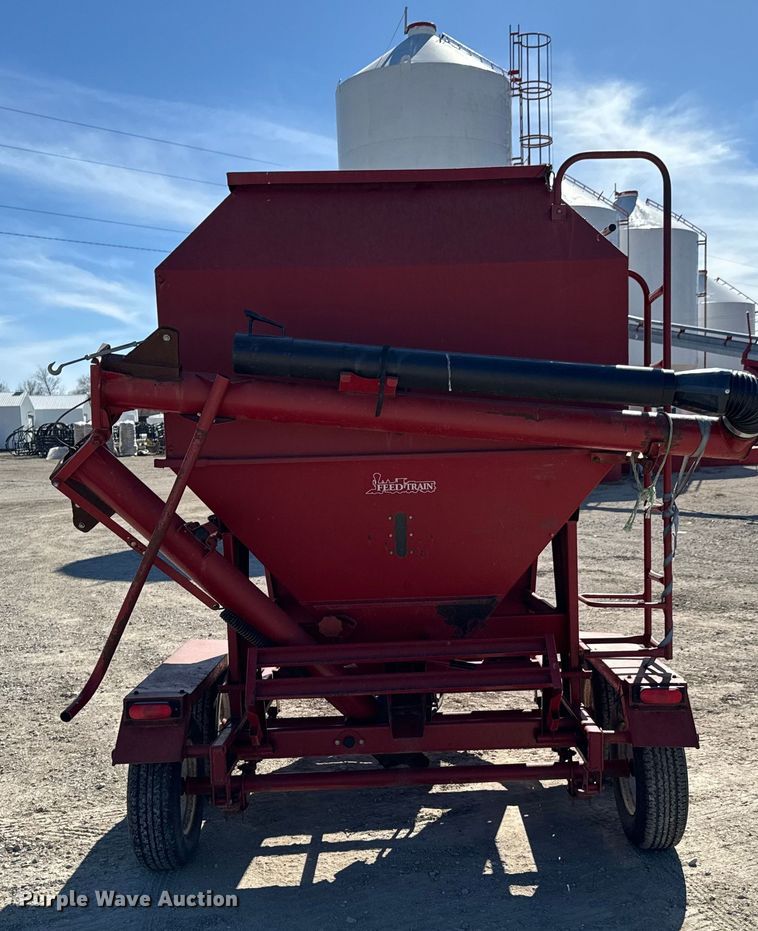 image for item OJ9653 Feed Train 600A grain cart