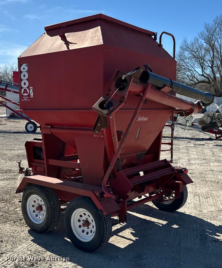 image for item OJ9653 Feed Train 600A grain cart