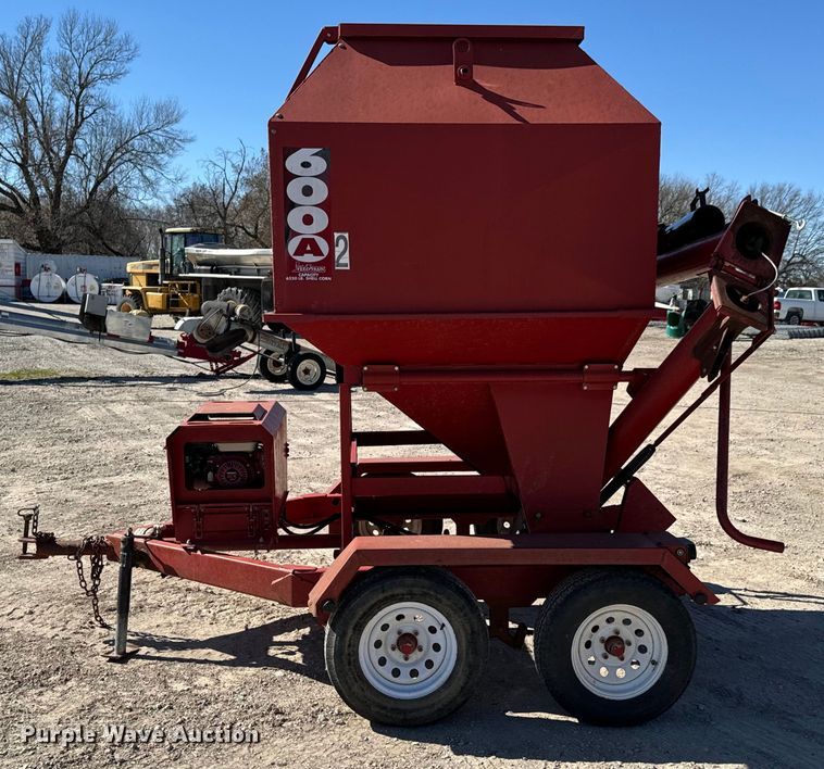 image for item OJ9653 Feed Train 600A grain cart