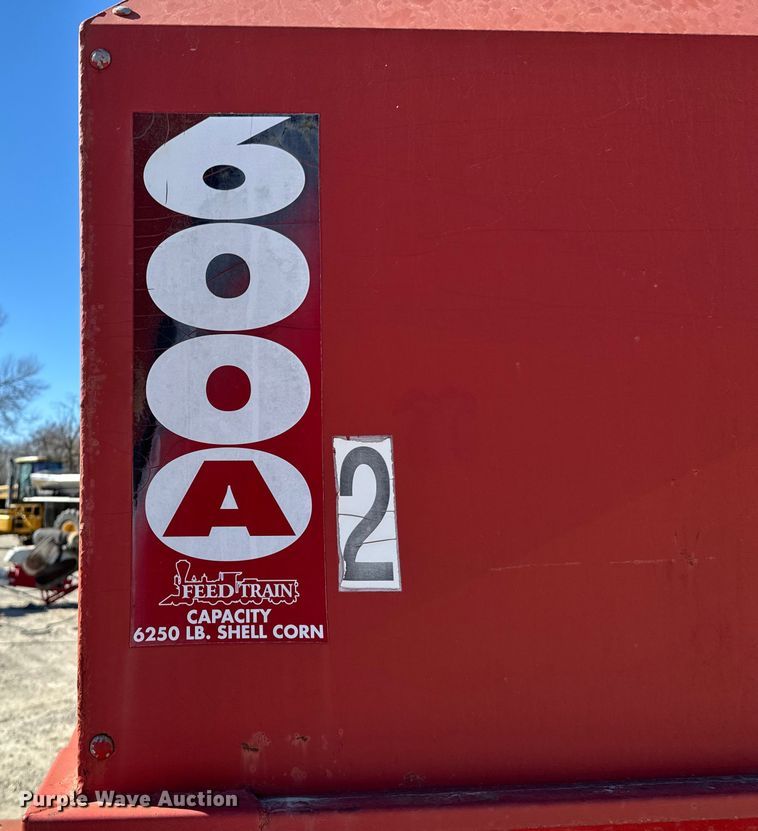 image for item OJ9653 Feed Train 600A grain cart