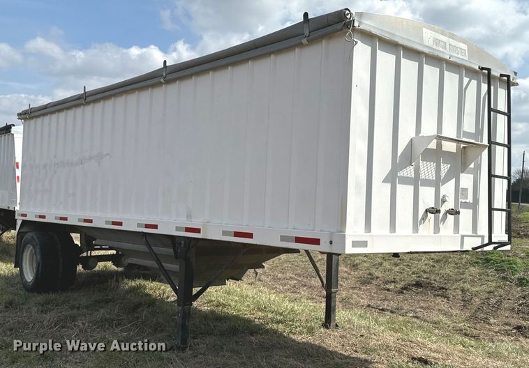 image for item OJ9675 1995 Independent 2401-SG grain trailer