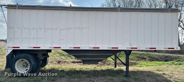 image for item OJ9675 1995 Independent 2401-SG grain trailer
