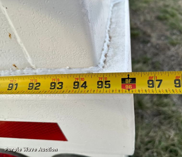 image for item OJ9675 1995 Independent 2401-SG grain trailer