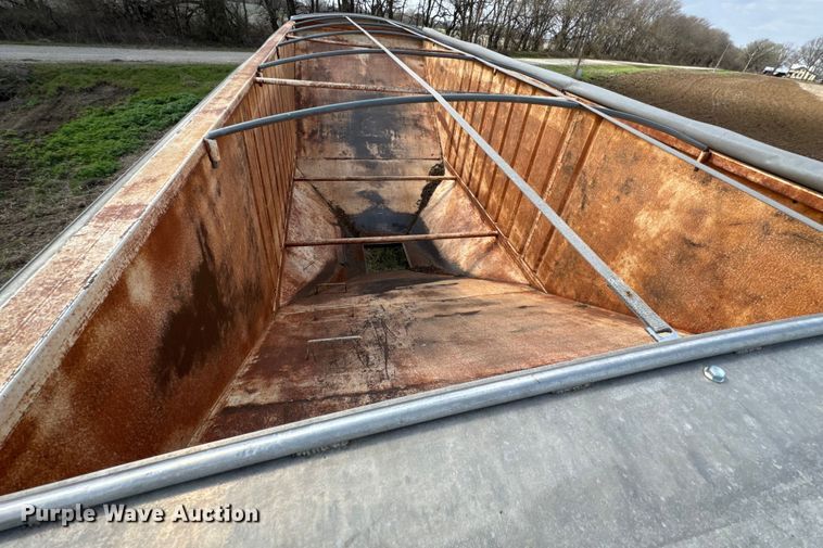 image for item OJ9675 1995 Independent 2401-SG grain trailer