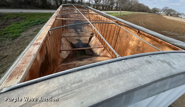 image for item OJ9675 1995 Independent 2401-SG grain trailer