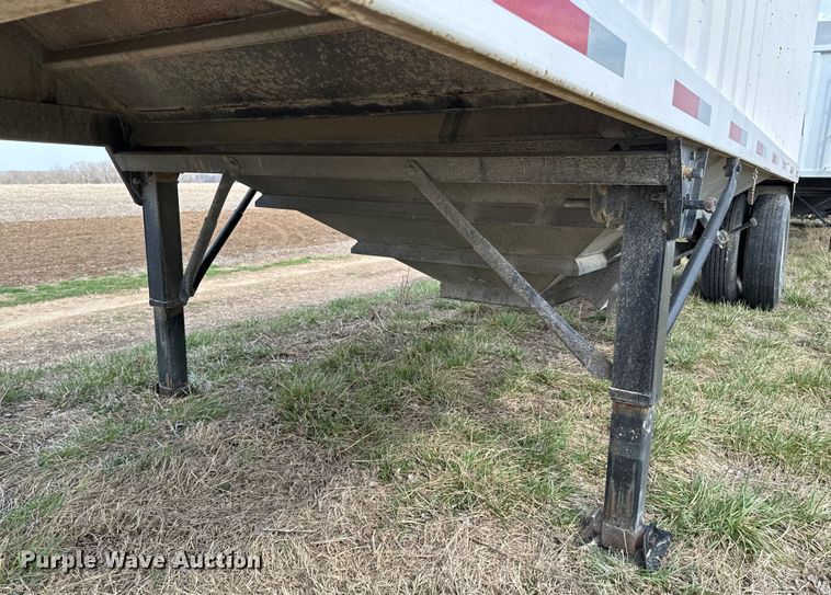 image for item OJ9675 1995 Independent 2401-SG grain trailer