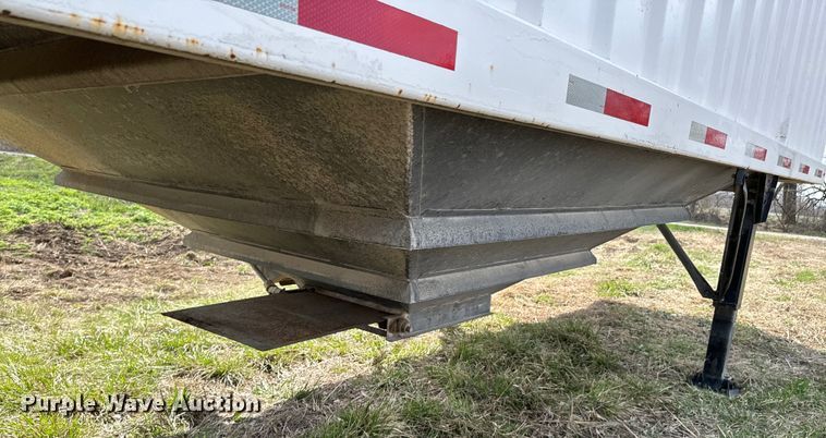 image for item OJ9675 1995 Independent 2401-SG grain trailer