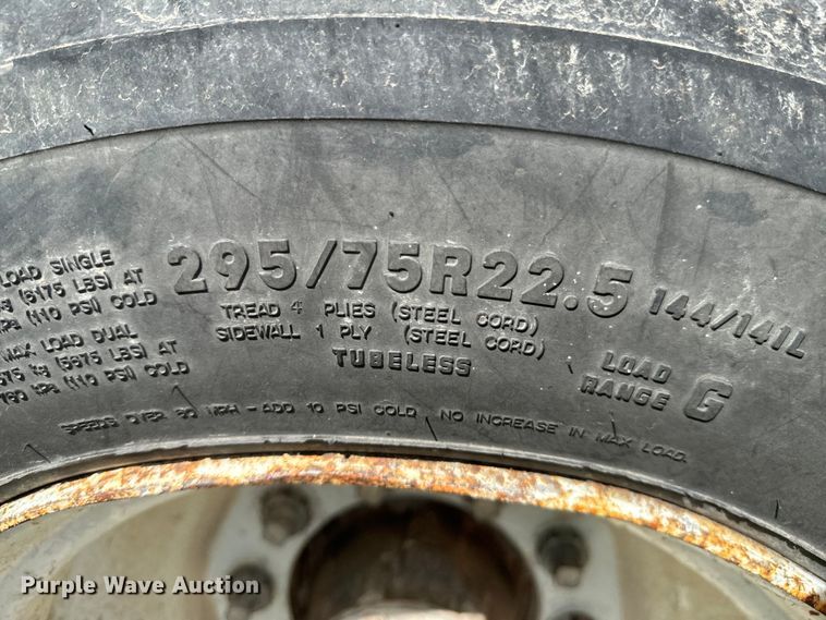 image for item OJ9675 1995 Independent 2401-SG grain trailer