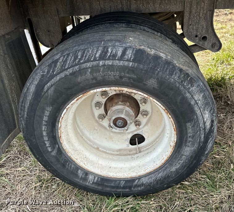 image for item OJ9675 1995 Independent 2401-SG grain trailer