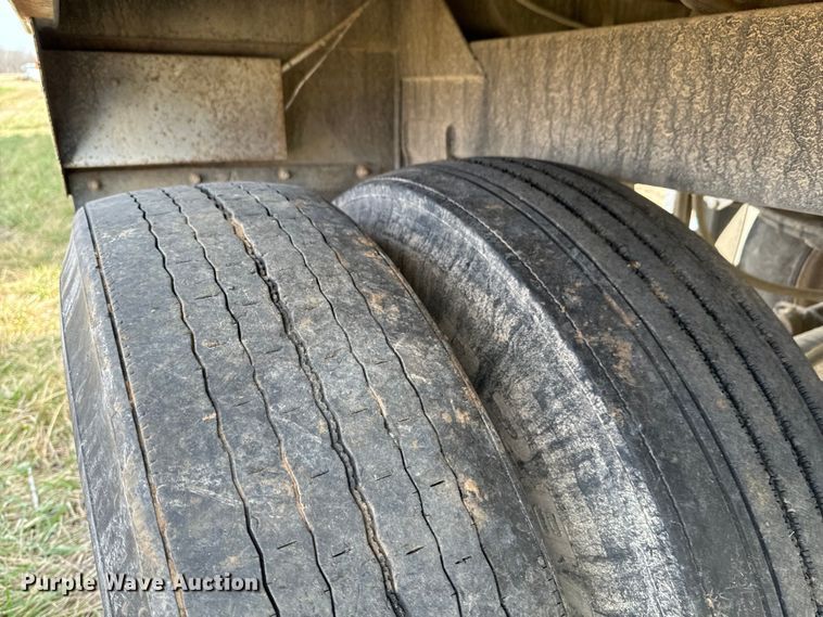 image for item OJ9675 1995 Independent 2401-SG grain trailer