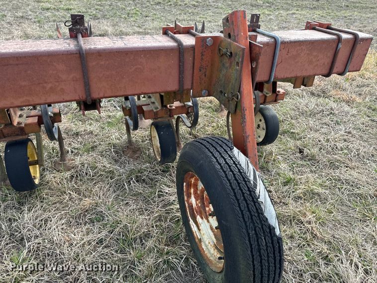 image for item OJ9679 International 183 row crop cultivator