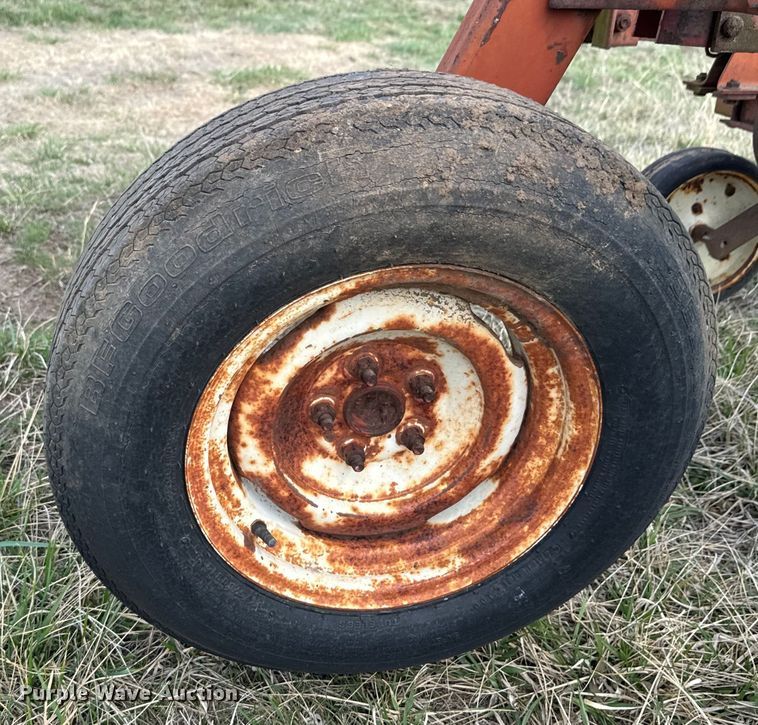 image for item OJ9679 International 183 row crop cultivator