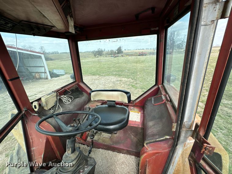 image for item OJ9681 White Field Boss 2-105 tractor