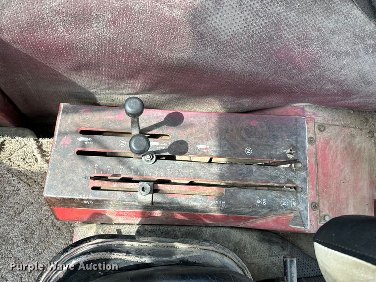 image for item OJ9681 White Field Boss 2-105 tractor