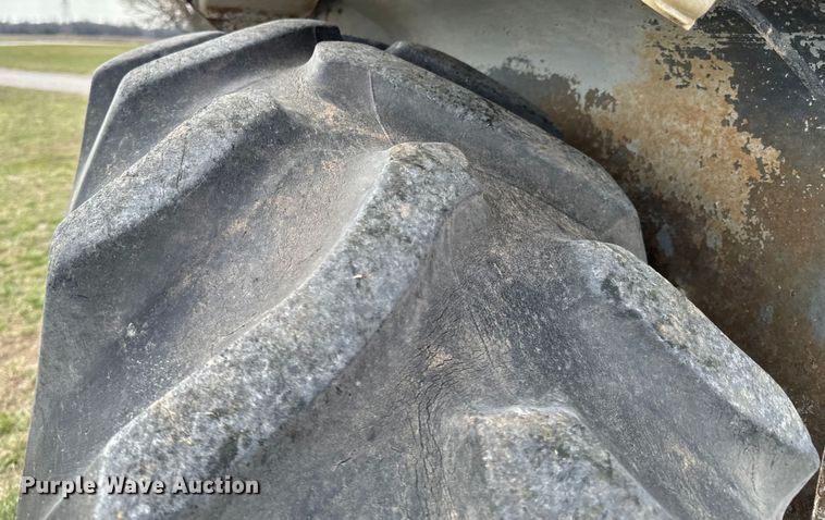 image for item OJ9681 White Field Boss 2-105 tractor