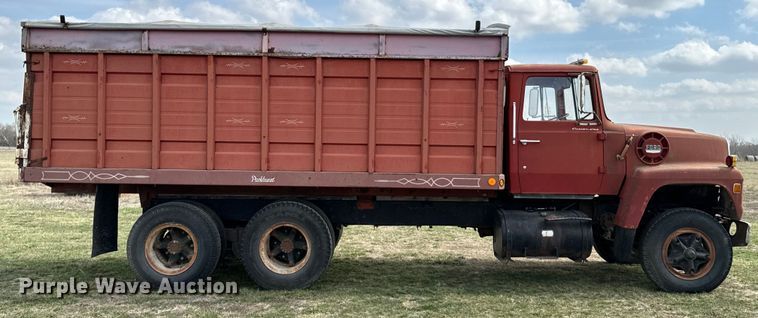 image for item OJ9682 1975 Ford 880 grain truck
