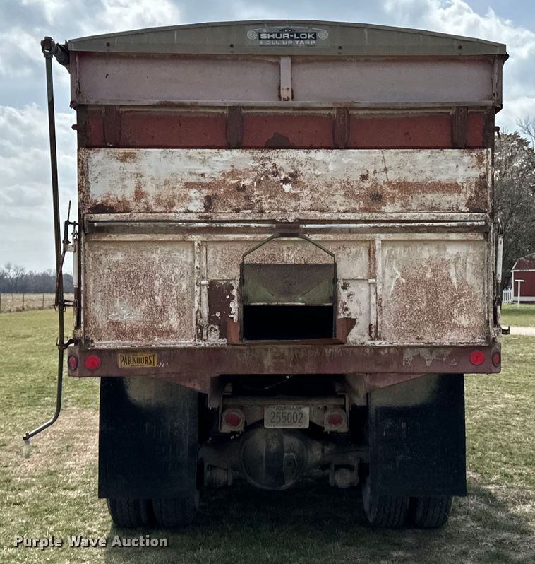 image for item OJ9682 1975 Ford 880 grain truck