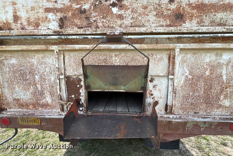 image for item OJ9682 1975 Ford 880 grain truck