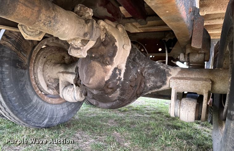 image for item OJ9682 1975 Ford 880 grain truck