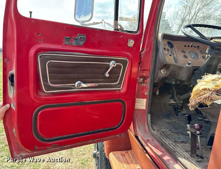 image for item OJ9682 1975 Ford 880 grain truck