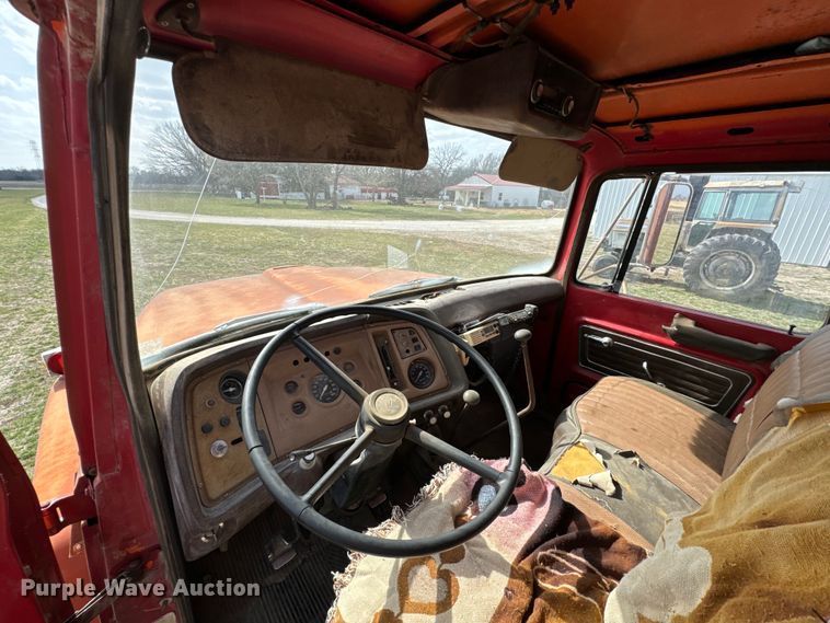 image for item OJ9682 1975 Ford 880 grain truck