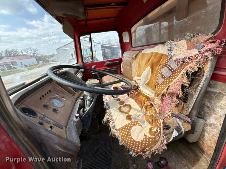 image for item OJ9682 1975 Ford 880 grain truck