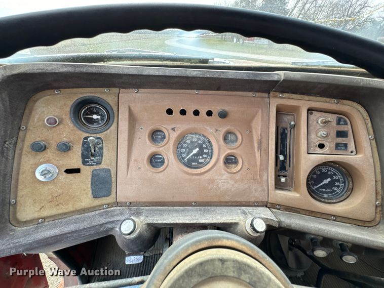 image for item OJ9682 1975 Ford 880 grain truck