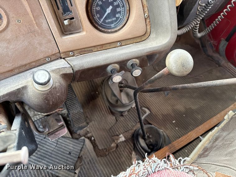 image for item OJ9682 1975 Ford 880 grain truck