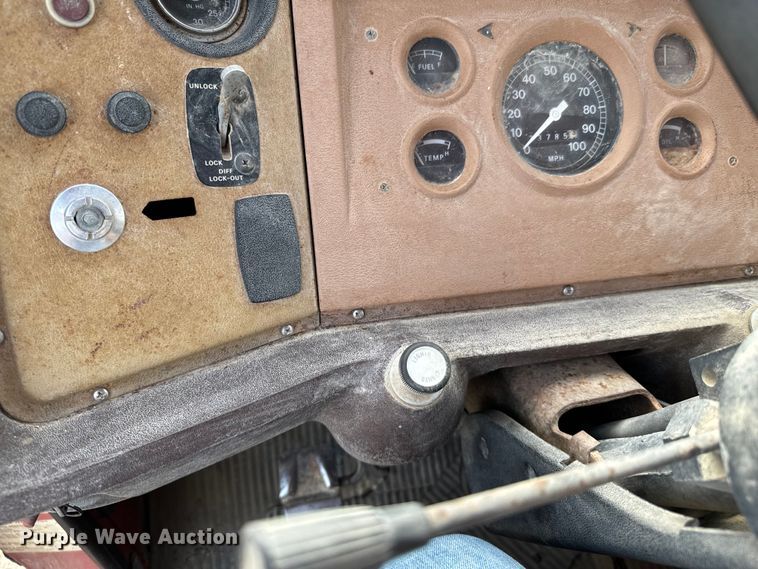 image for item OJ9682 1975 Ford 880 grain truck