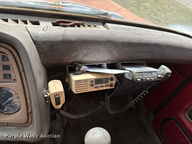 image for item OJ9682 1975 Ford 880 grain truck