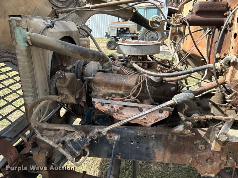 image for item OJ9682 1975 Ford 880 grain truck