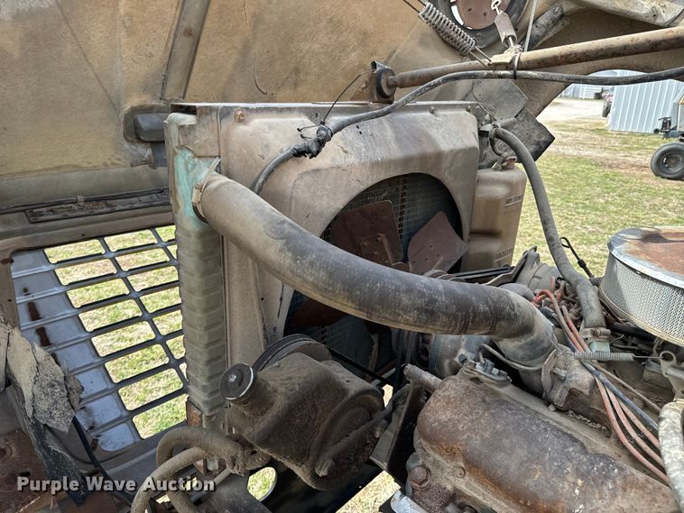 image for item OJ9682 1975 Ford 880 grain truck