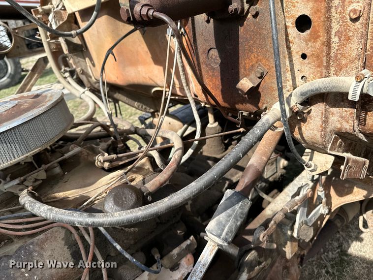 image for item OJ9682 1975 Ford 880 grain truck