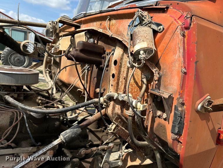 image for item OJ9682 1975 Ford 880 grain truck