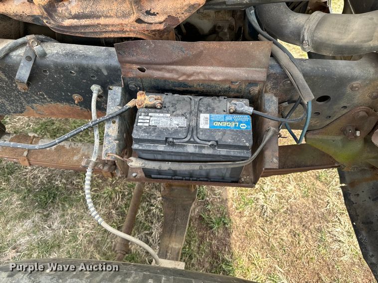 image for item OJ9682 1975 Ford 880 grain truck