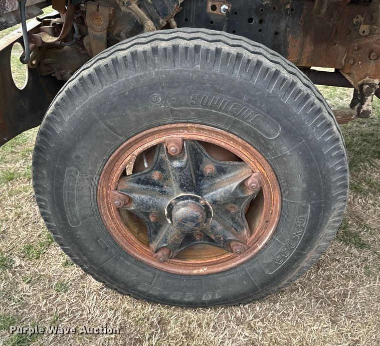 image for item OJ9682 1975 Ford 880 grain truck