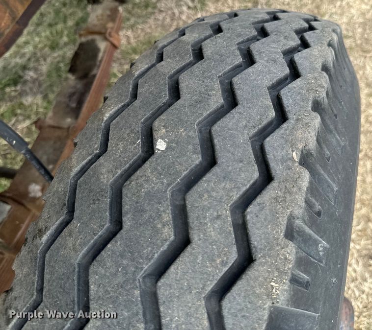 image for item OJ9682 1975 Ford 880 grain truck