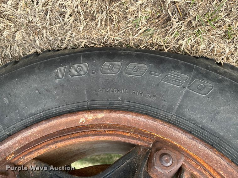 image for item OJ9682 1975 Ford 880 grain truck