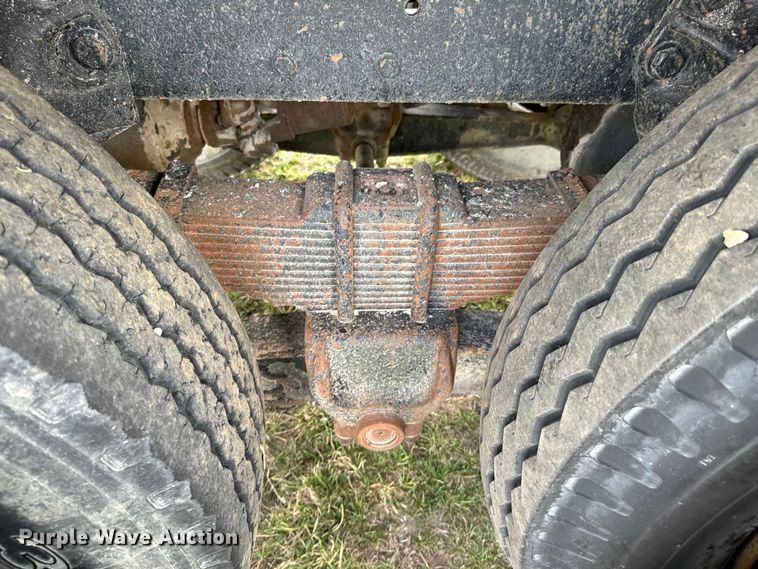 image for item OJ9682 1975 Ford 880 grain truck