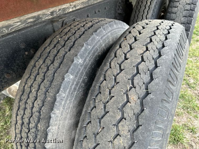 image for item OJ9682 1975 Ford 880 grain truck