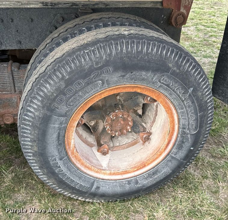 image for item OJ9682 1975 Ford 880 grain truck