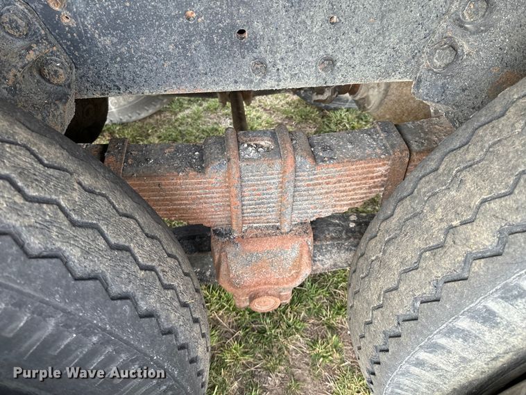 image for item OJ9682 1975 Ford 880 grain truck