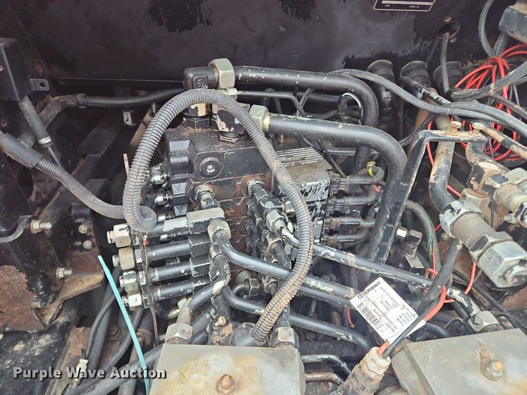 image for item OK9812 2005 Massey Ferguson  8480 MFWD tractor