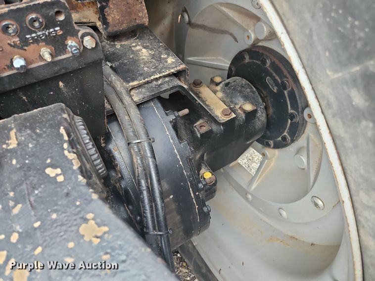 image for item OK9812 2005 Massey Ferguson  8480 MFWD tractor