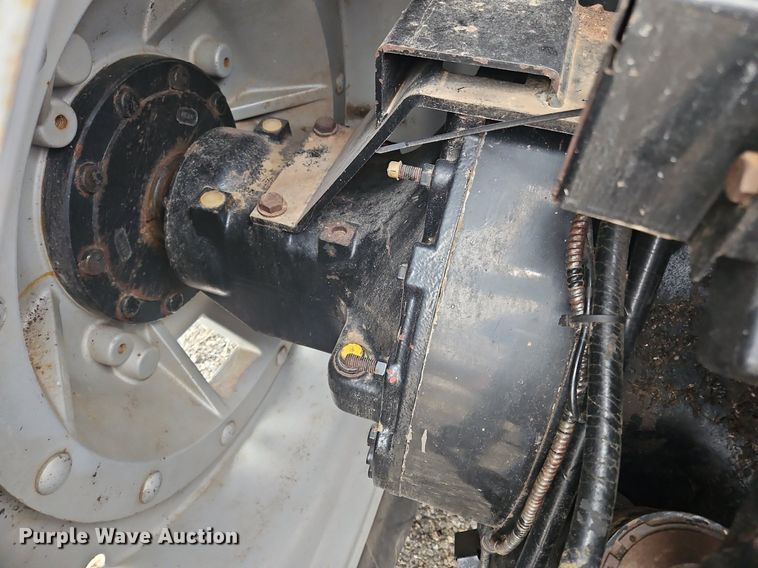 image for item OK9812 2005 Massey Ferguson  8480 MFWD tractor