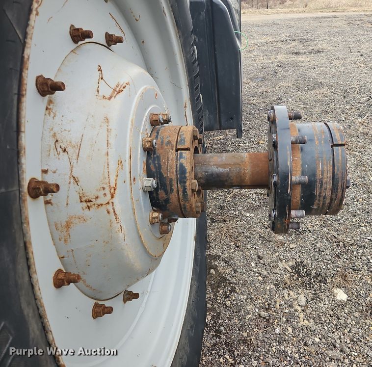 image for item OK9812 2005 Massey Ferguson  8480 MFWD tractor