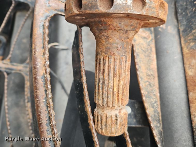 image for item OK9812 2005 Massey Ferguson  8480 MFWD tractor