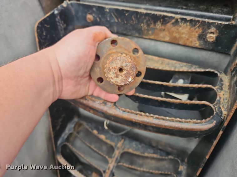 image for item OK9812 2005 Massey Ferguson  8480 MFWD tractor